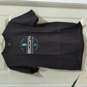 District Zoom Live to Create Men's Short Sleeve Graphic Tee Size Large - NEW